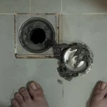 dusche-läuft-über-wasser-kommt-wieder-hoch
